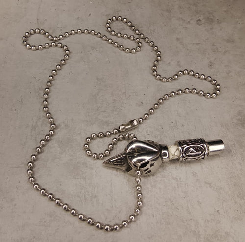 Amulette personnalisée sur une chaîne